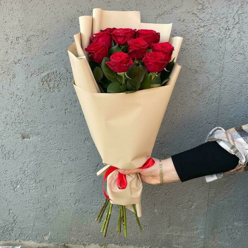 9 красных роз 60 см, Россия