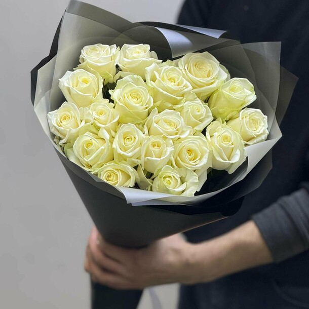 Букет из 19 белых роз 50 см, Россия