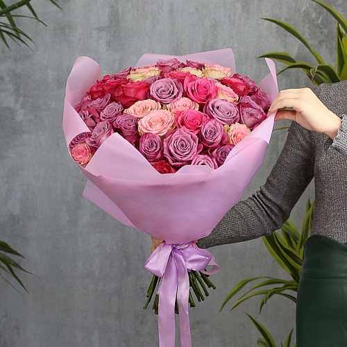 Букет из 3 розовых роз 40 см с лентой Эквадор