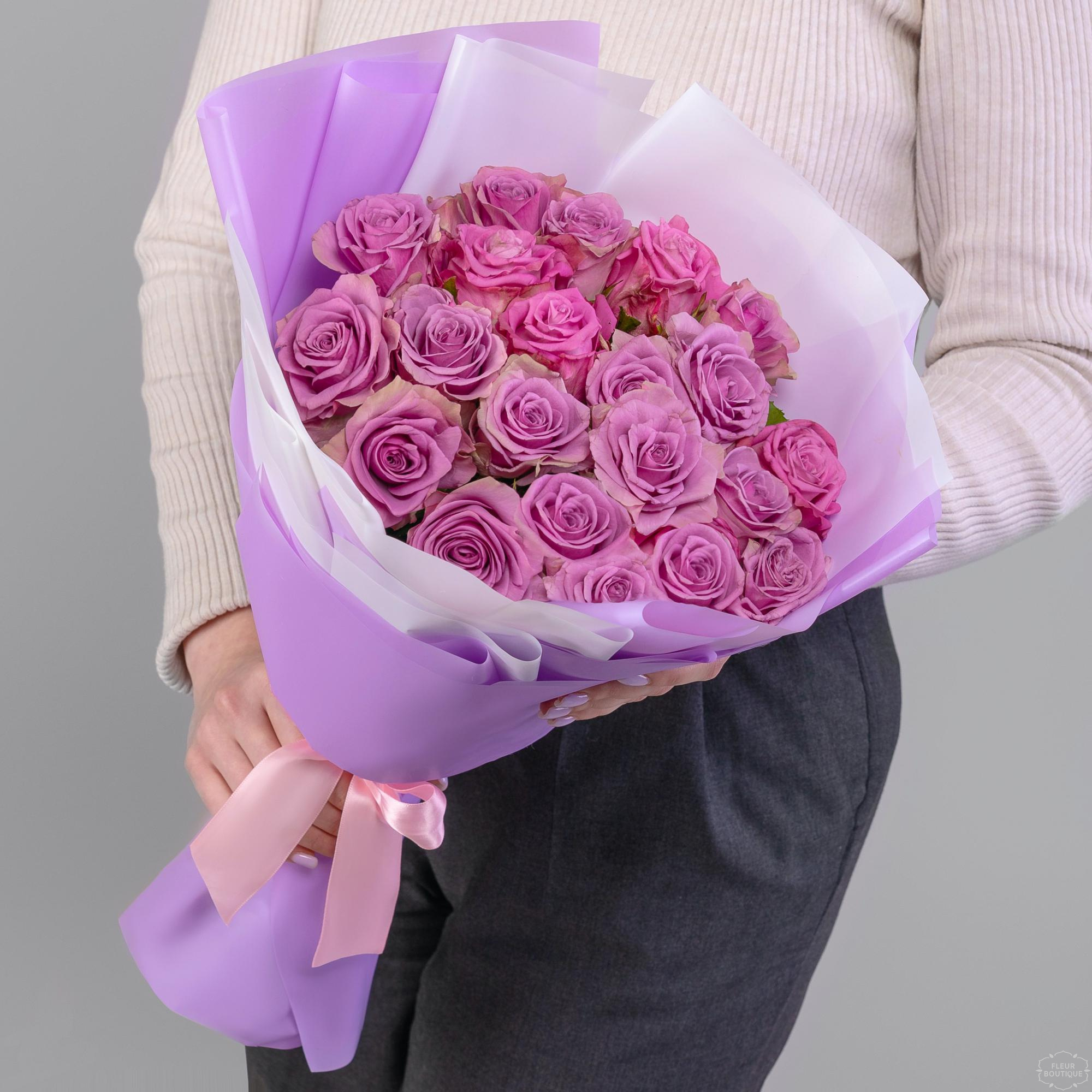 Букет из сиреневых и розовых роз «Шарм»
